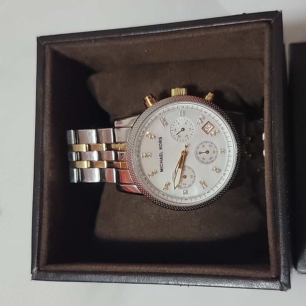 Michael Kors Watch - Picture 5 of 12